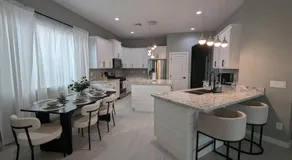 Spacious 5 BD Luxury Getaway Near Westgate - Image 3
