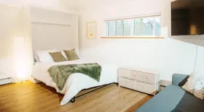 Upscale Laneway Loft Near Downtown AC WiFi - Image 4