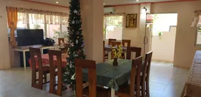 Queenslander Hotel and Restaurant - Image 3