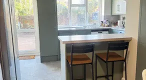 Shirley House 6, Guest House, Self Catering, Self Check in with smart locks, use of Fully Equipped Kitchen, close to City Centre, Ideal for Longer Stays, Excellent Transport Links - Image 4