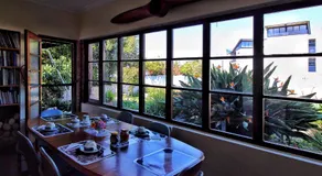 Zoete Inval Travelers Lodge Guesthouse Hermanus - Image 3