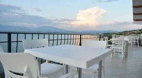 LakeFront House - Image 3