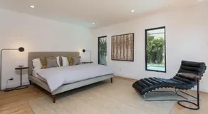 Modern Bungalow with a Pool in Larchmont Village - Image 2