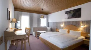 Double room, shower, toilet, balcony - Image 2