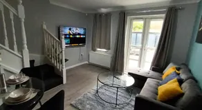 2 Bed House - Sleeps 6 - Parking - Wifi - Image 5