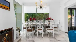 Villa Familiar con Piscina - Image 3