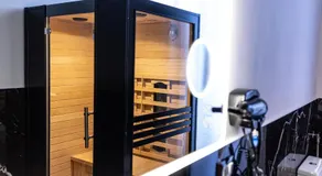 Maximum Suite & Spa - Image 5