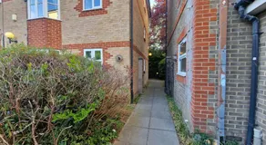 1 Bed flat near Reading Hospital Students Contractors - Image 4