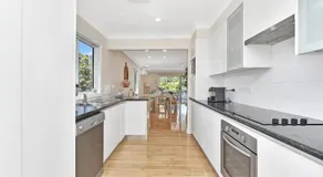 Upper Deck On Dobell - Image 3