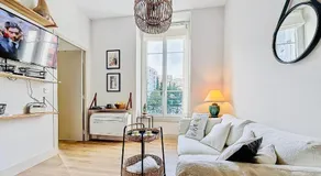 Charming 2-Bedroom Retreat Near City Center with Excellent Transport Links - Image 5