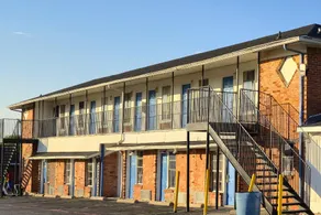 Cole Manor Motel By OYO Love Field Market Center - Image 2