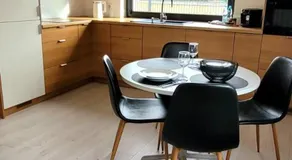 BAST 17 DOM duży parking , Mandoria , PTAK , 2 Sypialnie lub 1 sypialnia, taras , Autostrada A1, Kalinowskiego 17E WIFI - Image 4