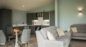 Executive Lakeside Lodge at Mullans Bay - Image 2