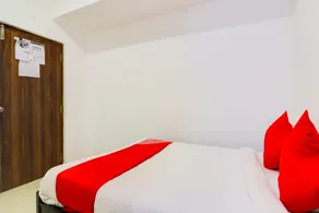 OYO Flagship 76284 Tollywood Suites - Image 1