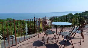 Ellinis Hotel - Sea View and Free Parking - Image 4