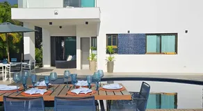 Linda Casa Beira Mar, 4 Suítes na Praia do Forte - Image 4