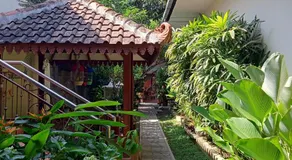 Ndalem Suryo Saptono Guest House - Image 5