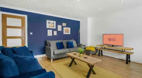 GuestReady - Charming Retreat in Trafford - Image 4