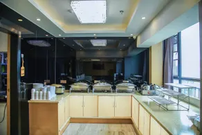 Lavande Hotel Kunming South Railway Station - Image 3