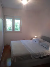 Holiday House - Image 2