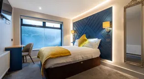 Ewings Bar & Self-Catering Accommodation - Image 2