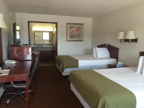Interstate Motel - Image 4