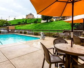 Clarion Inn near Lookout Mountain - Image 3