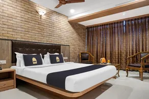 Townhouse OAK Gharonda Residency Near Sant Tukaram Nagar Metro Station - Image 1