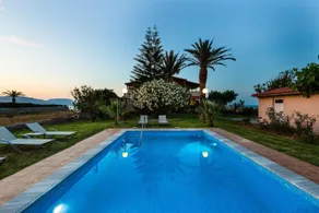Effie Beach Front Apartment with Pool - Image 3