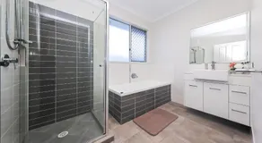 Redcliffe - Image 2