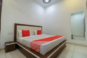 OYO Hotel Surya - Image 2