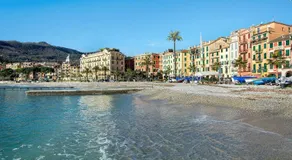 Santa Margherita Ligure, grand appartement de 3 pièces avec balcon à l'intérieur d'un parc fleuri - Image 4