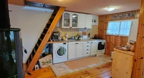 Lazy River Hut - Image 3