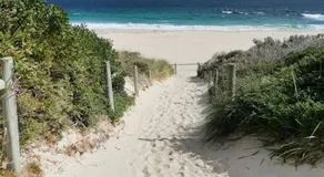 Modern Unit Near CBD & Beach, Free Parking - Image 5