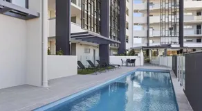 Water View 2BR Apt with Fast WiFi, Pool and Parking - Image 3