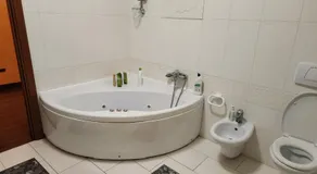 Three bedroom Entire place - Image 2