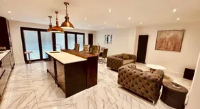 Luxury 5BR Stay With City Access - Image 5