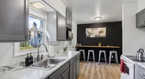 2BR with Private Hot Tub - Image 4