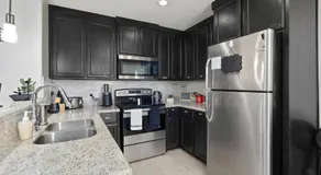 Stylish Furnished 2Bd 2Ba Apartment with Wifi Close to Shopping and Entertainment in McAllen Month to month contract on long term stays - Image 3