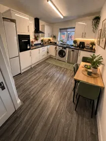 Family, Contractor & Business Stays, 4 Bedrooms, Ample Parking, Near Chester - Image 4