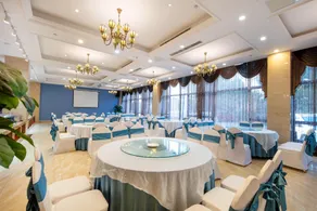 GreenTree Inn Express Hotel - Image 4