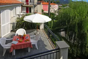 Apartment in San Bartolomeo Al Mare - Image 2