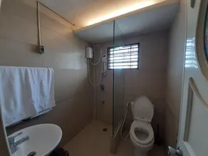 Amy's Penthouse Metro Manila Overlooking - Image 3