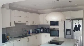 Family Home with fast trains to London Bridge, Victoria, Gatwick and Wimbledon - Image 3