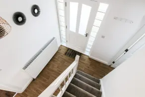 Stylish 6 Bed Detached House - Image 5