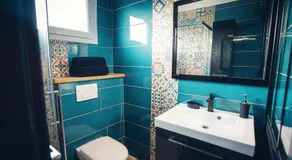 Studio cosy les pieds dans l'eau, climatisé, Parking privé, Vue montagne - Image 2