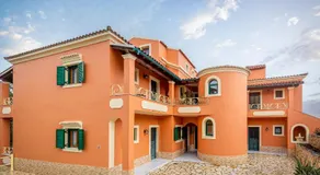 Lola Apartments - Image 3