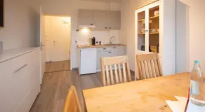 JayBnB - Apartment direkt am Hafen mit Terrasse und UHD TV - Image 2