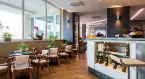 Hotel Ambassador - Image 5