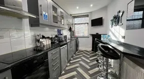 Addison House - Image 2